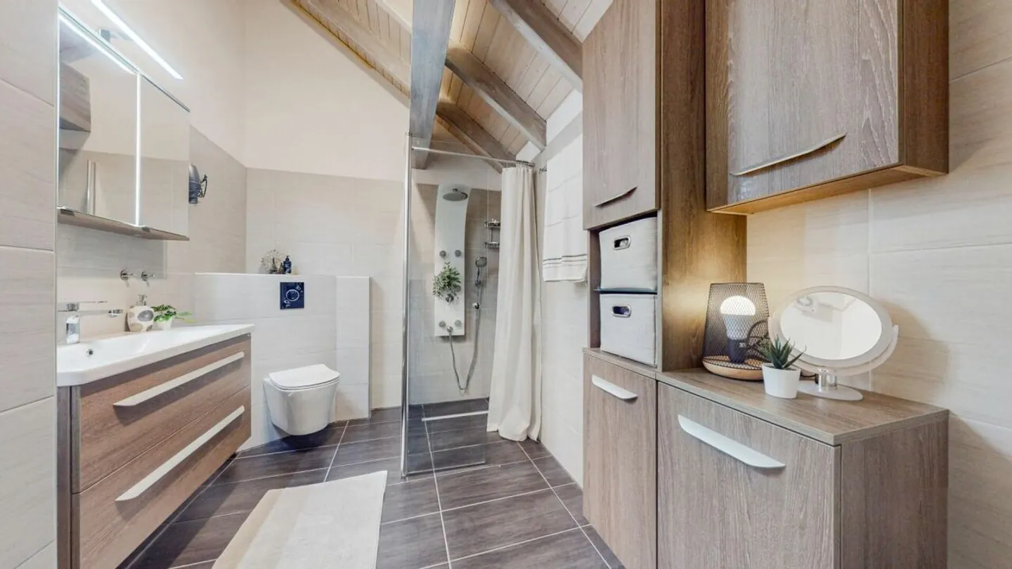«AFFASCINANTE VILLA UNIFAMILIARE CON APPARTAMENTO E 541 m² DI SUPERFICIE UTILE TOTALE» - Foto 4 di 7
