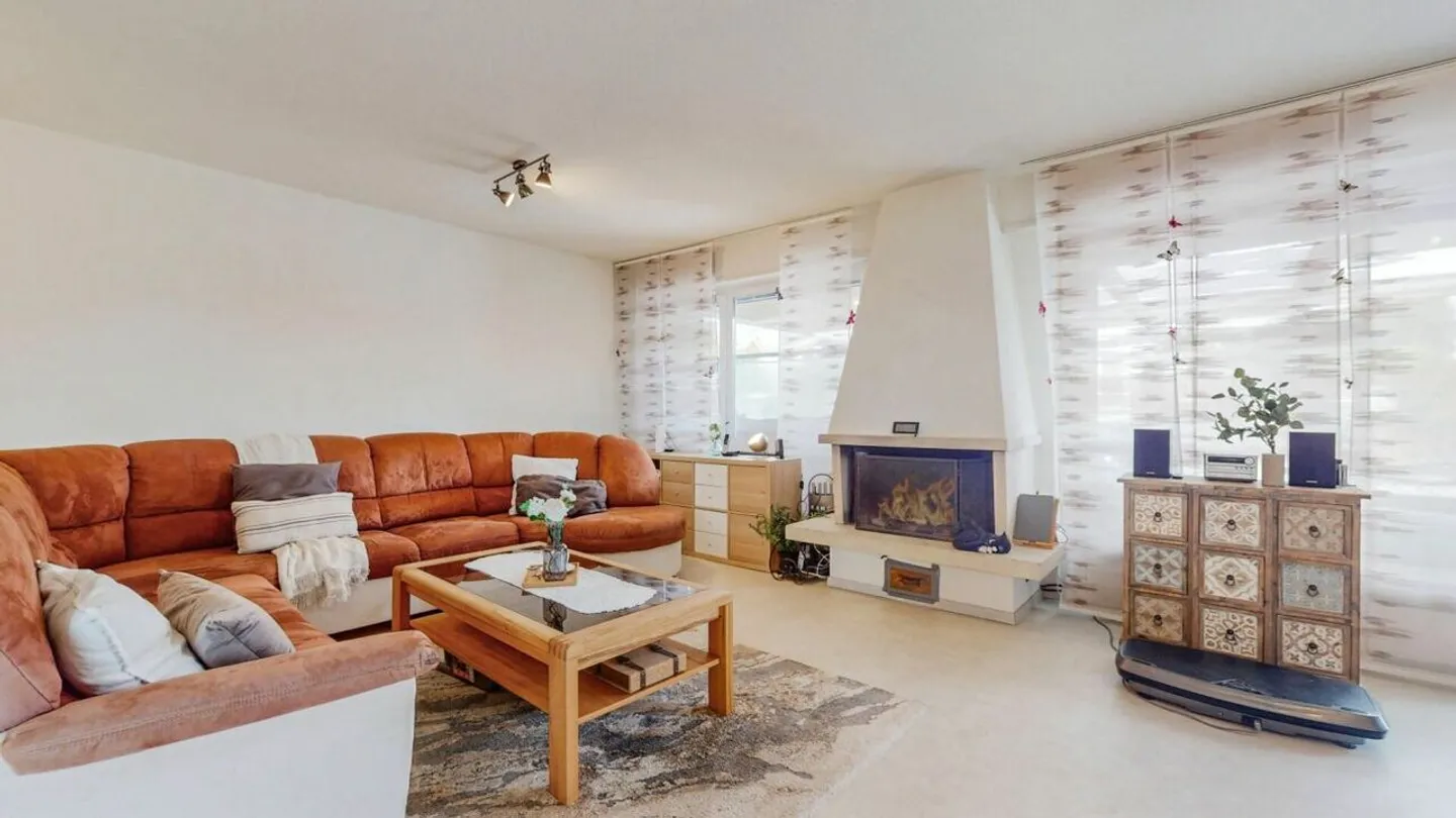 «AFFASCINANTE VILLA UNIFAMILIARE CON APPARTAMENTO E 541 m² DI SUPERFICIE UTILE TOTALE» - Foto 5 di 7