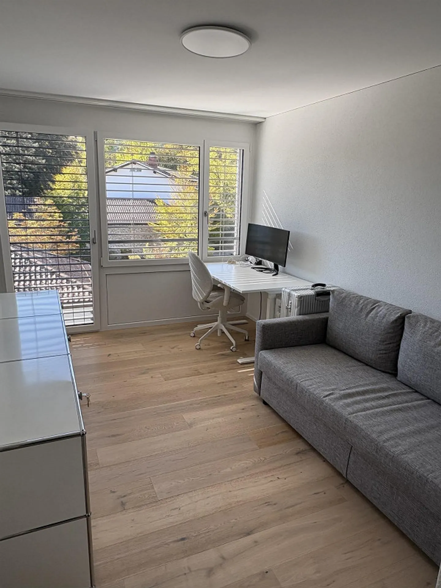 Modernes möbliertes Apartment in Zürich - Foto 2 von 9