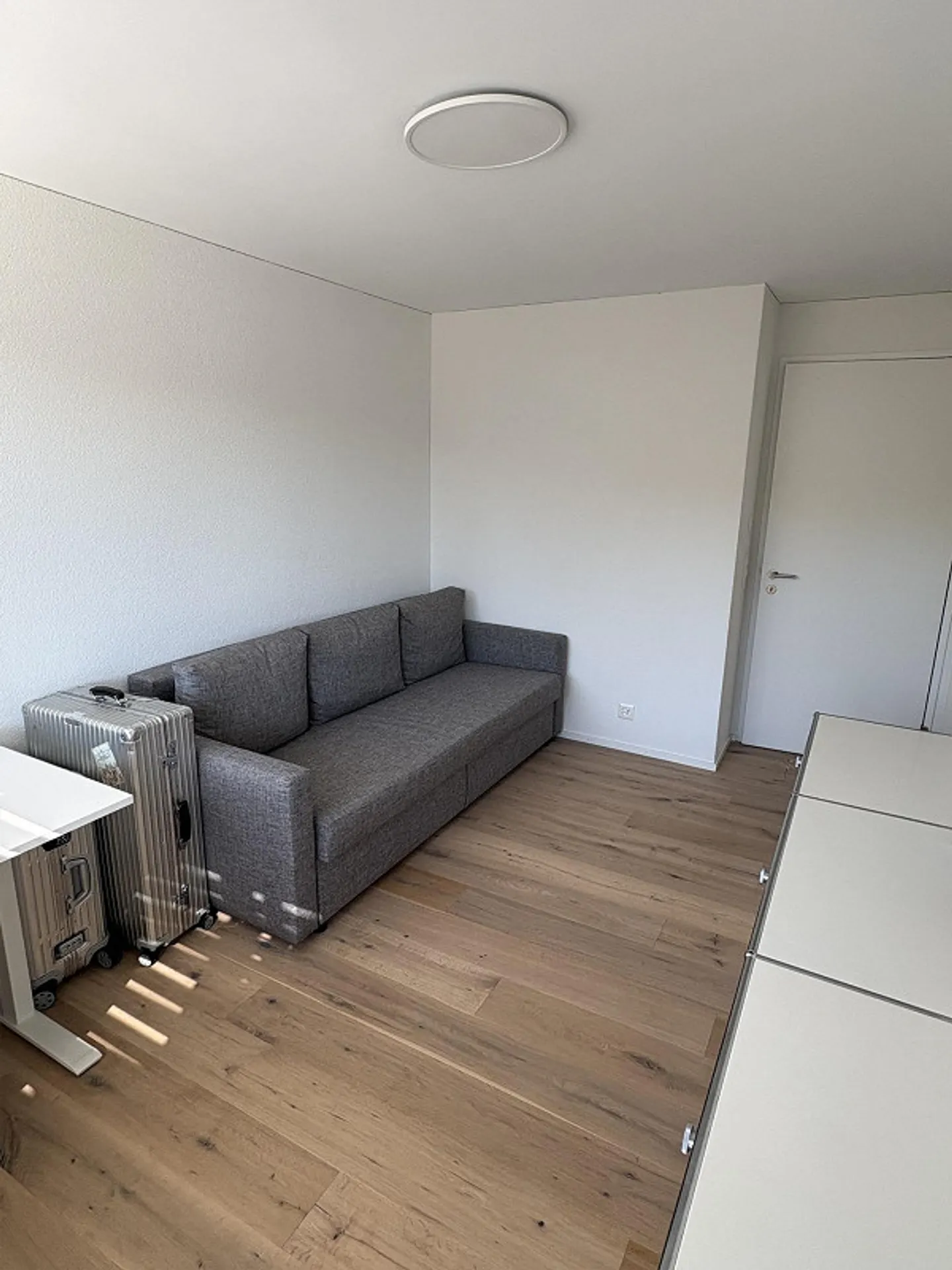 Modernes möbliertes Apartment in Zürich - Foto 3 von 9