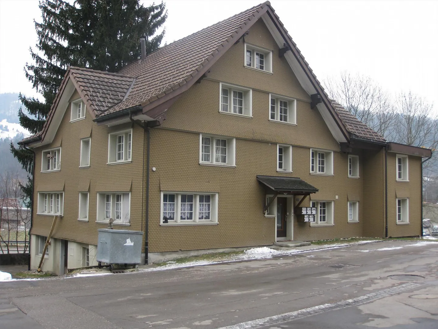 2 1/2-room apartment - Photo 1 of 9