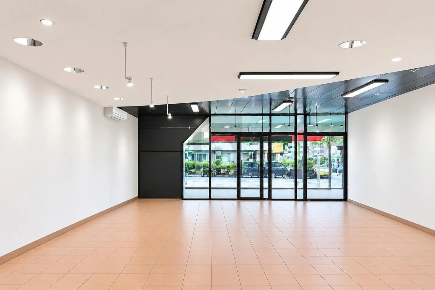 IDEAL LOCATION, SPACIOUS AND BRIGHT - Photo 3 of 6