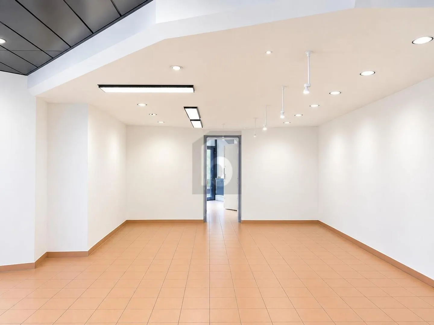 IDEAL LOCATION, SPACIOUS AND BRIGHT - Photo 4 of 6