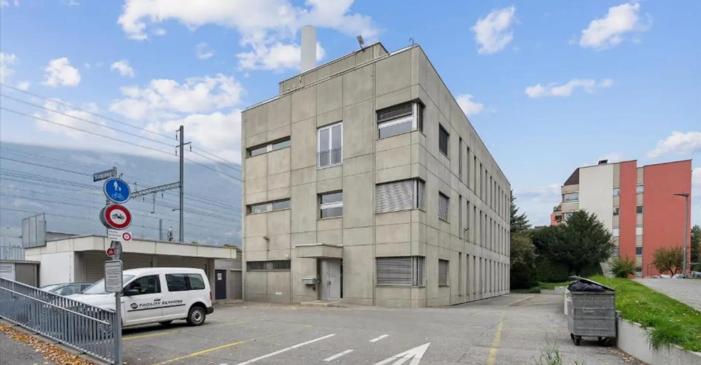 Attractive office space near the train station - Photo 1 of 6