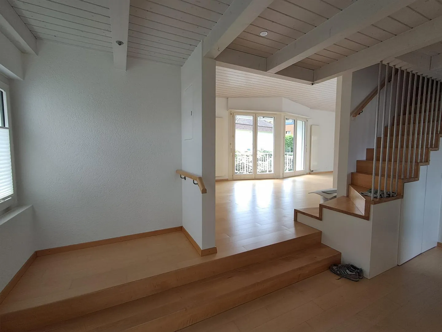 Première location d'un appartement en duplex de 3,5 pièces dans une maison à deux familles - Photo 1 sur 17