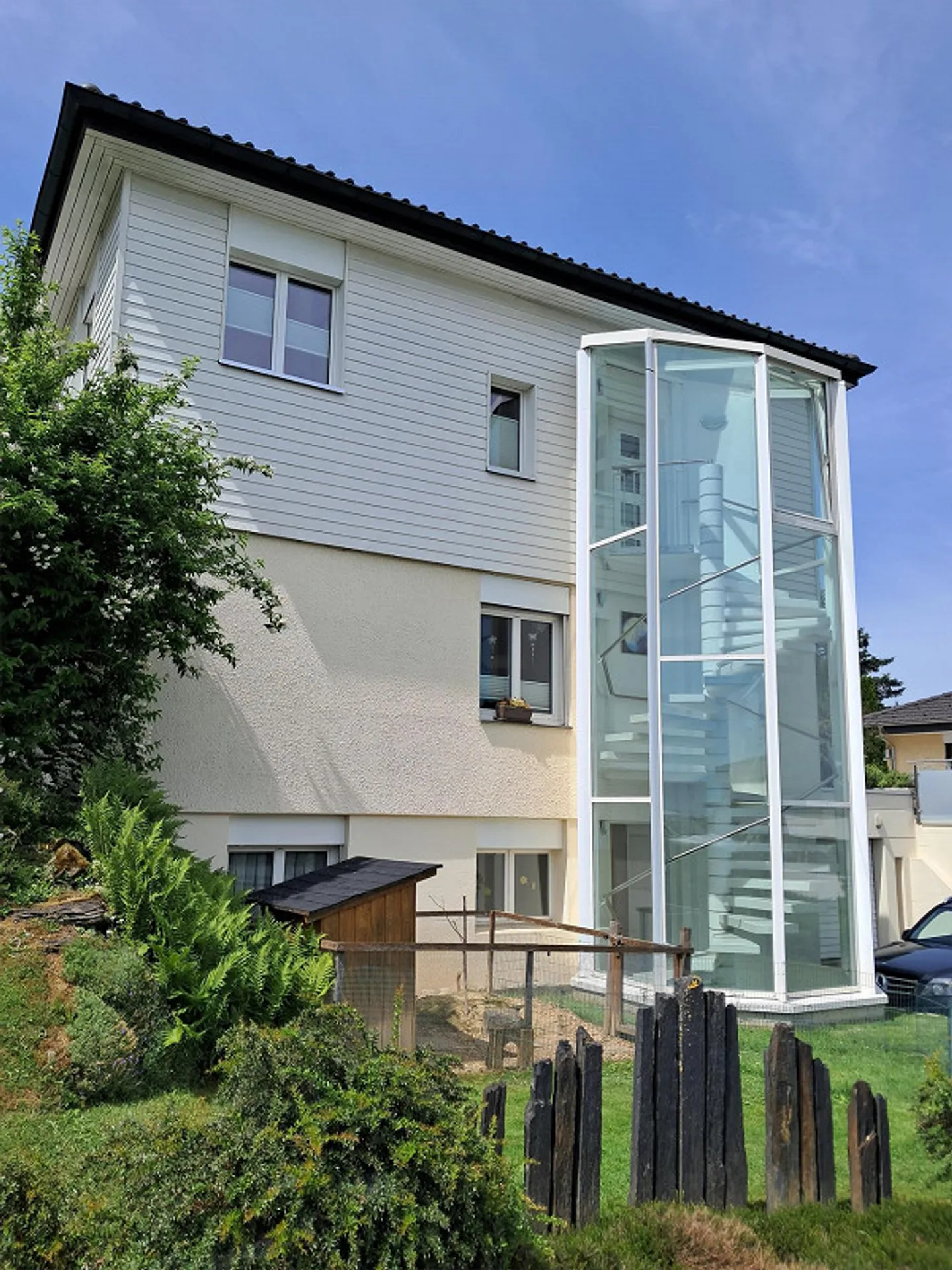Première location d'un appartement en duplex de 3,5 pièces dans une maison à deux familles - Photo 2 sur 17