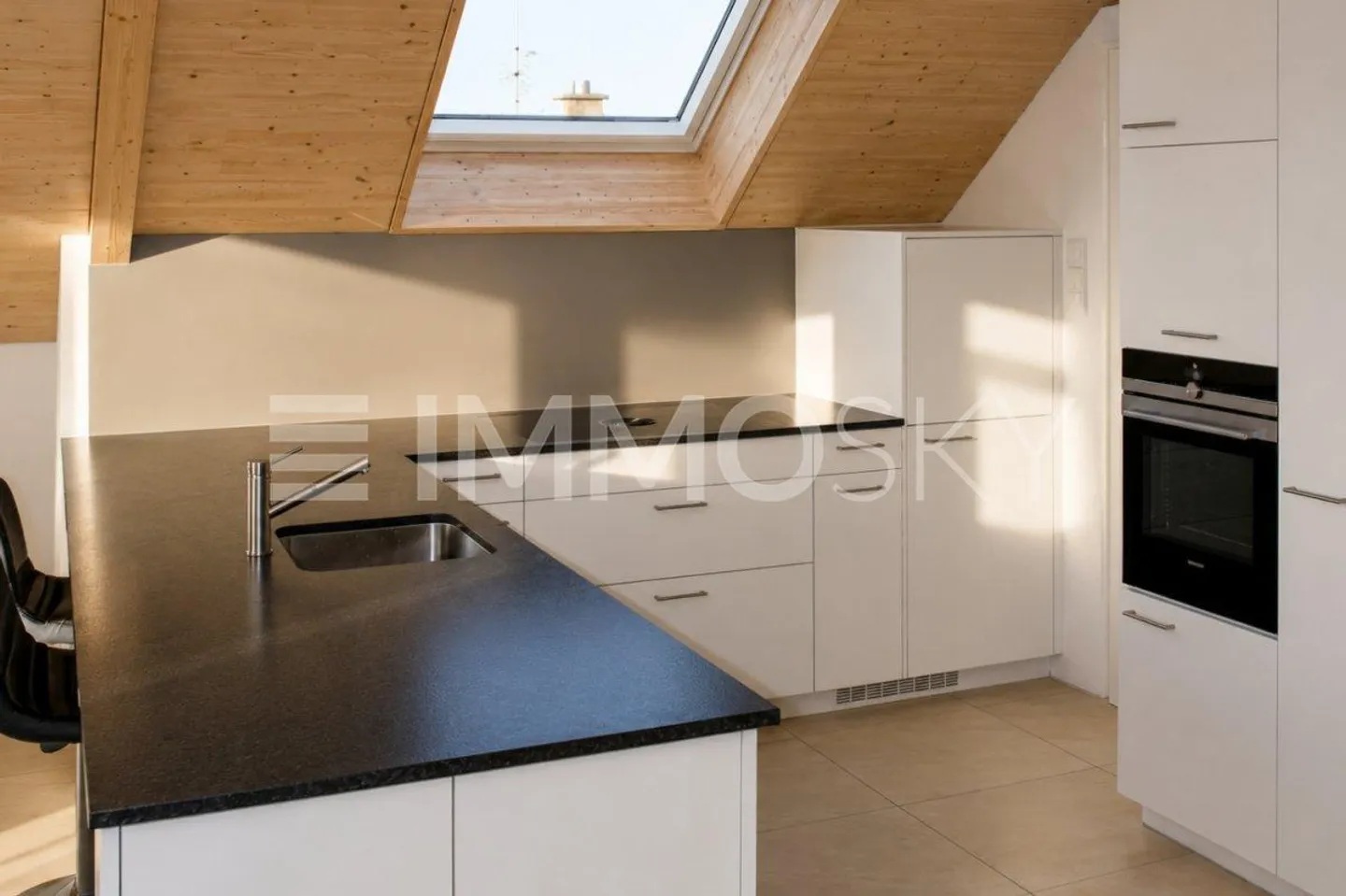 Charmant Attique avec Balcon - Photo 3 sur 5