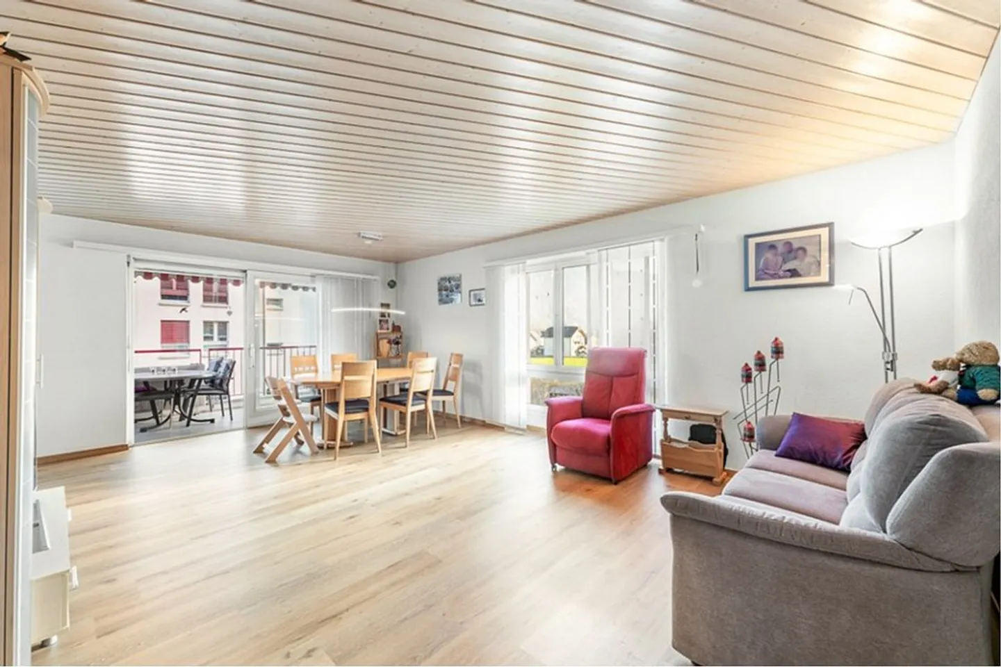 Beautiful 4½-room apartment with two balconies - Photo 1 of 13