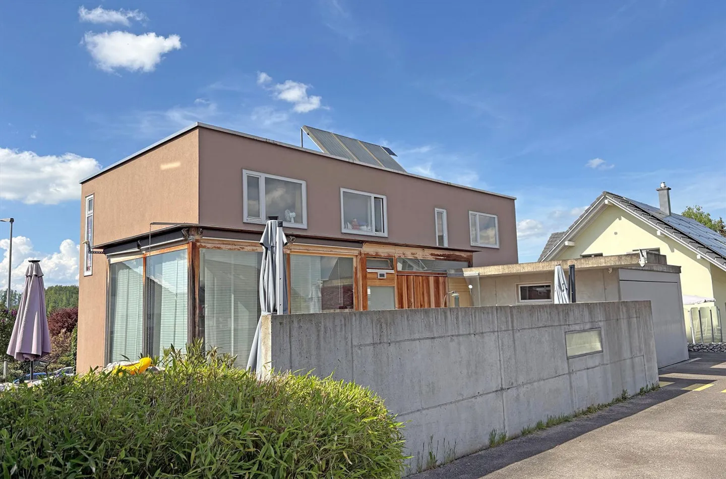 Proprietà a bassa manutenzione con molti parcheggi - Bösingen - Foto 1 di 13