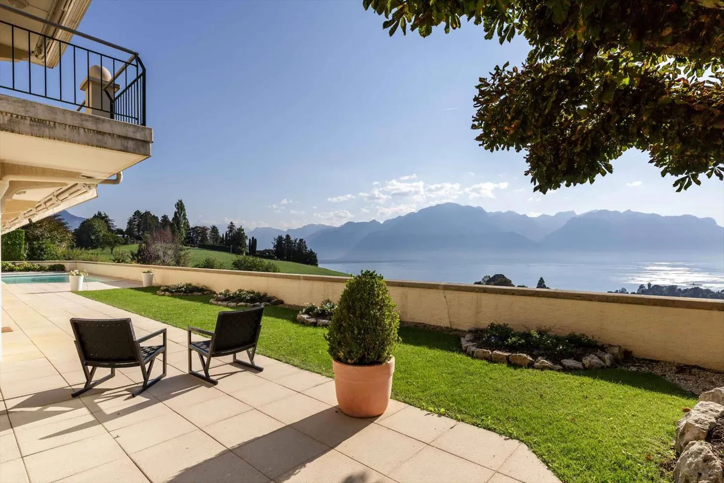 Piscina privata con vista panoramica sul lago - Foto 6 di 13