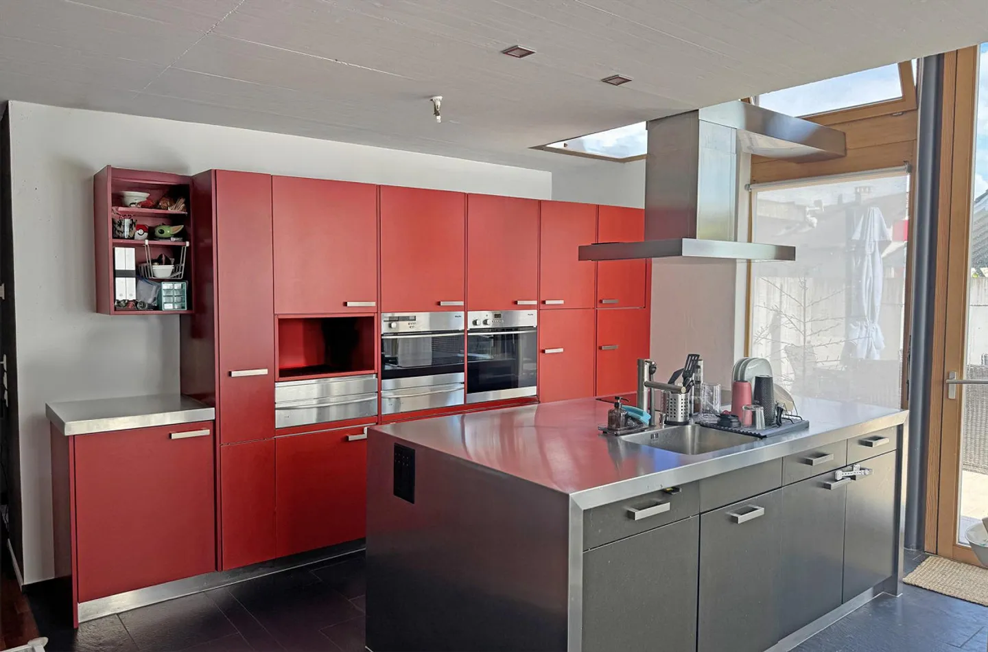 Proprietà a bassa manutenzione con molti parcheggi - Bösingen - Foto 3 di 13