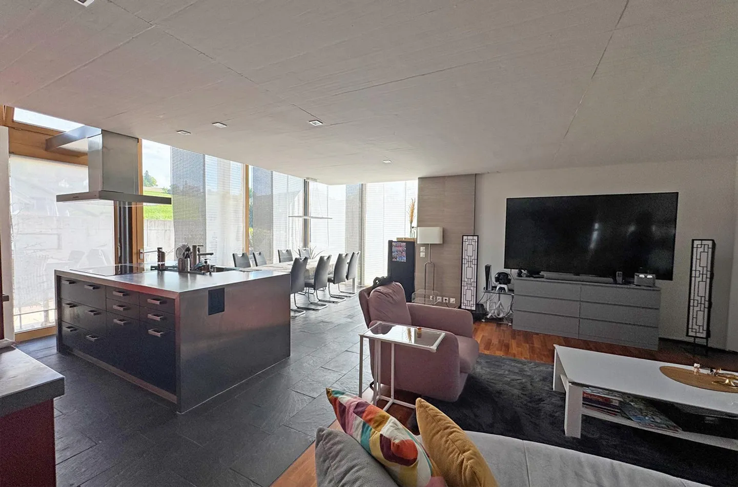 Proprietà a bassa manutenzione con molti parcheggi - Bösingen - Foto 5 di 13