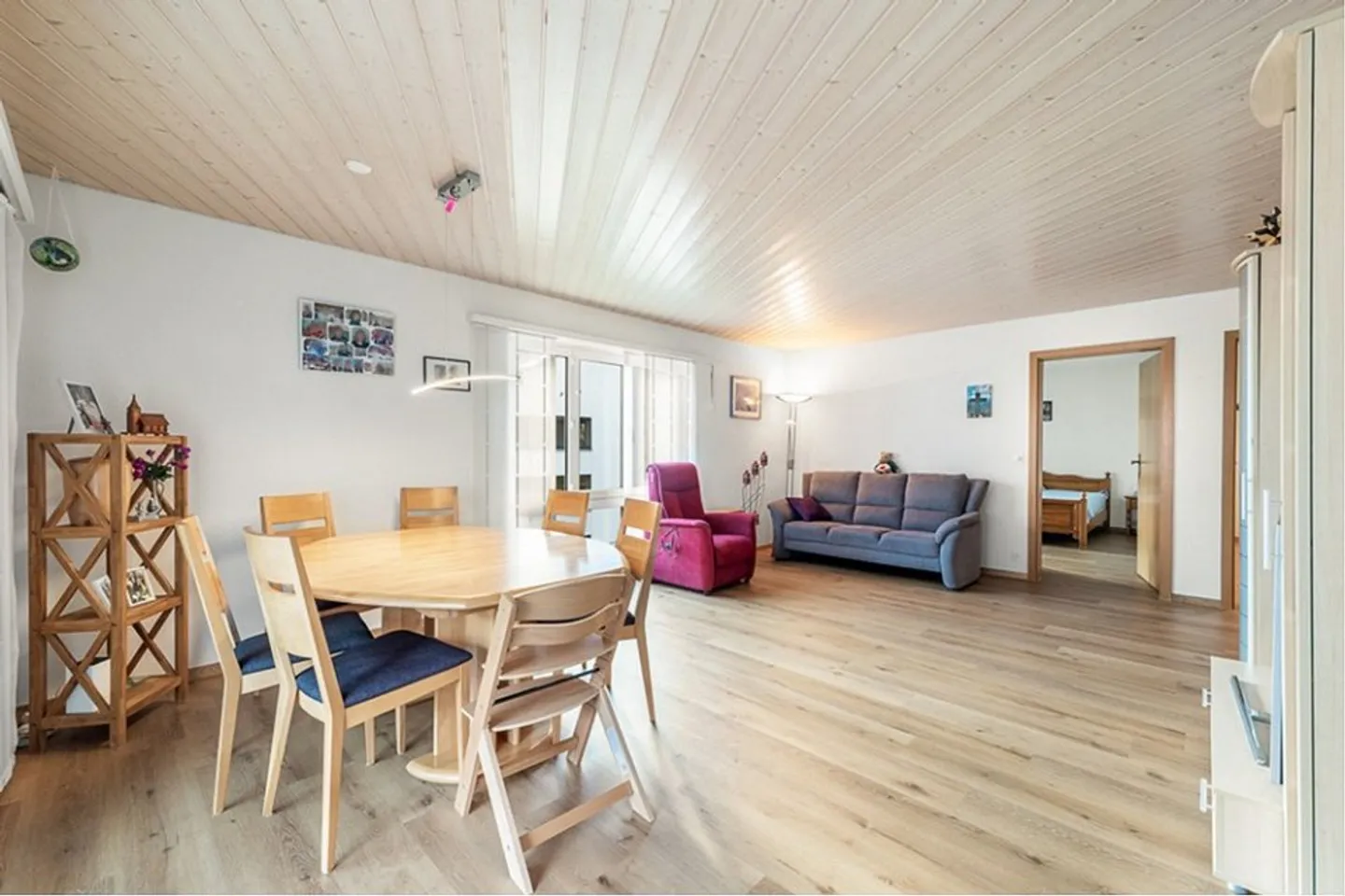 Beautiful 4½-room apartment with two balconies - Photo 3 of 13