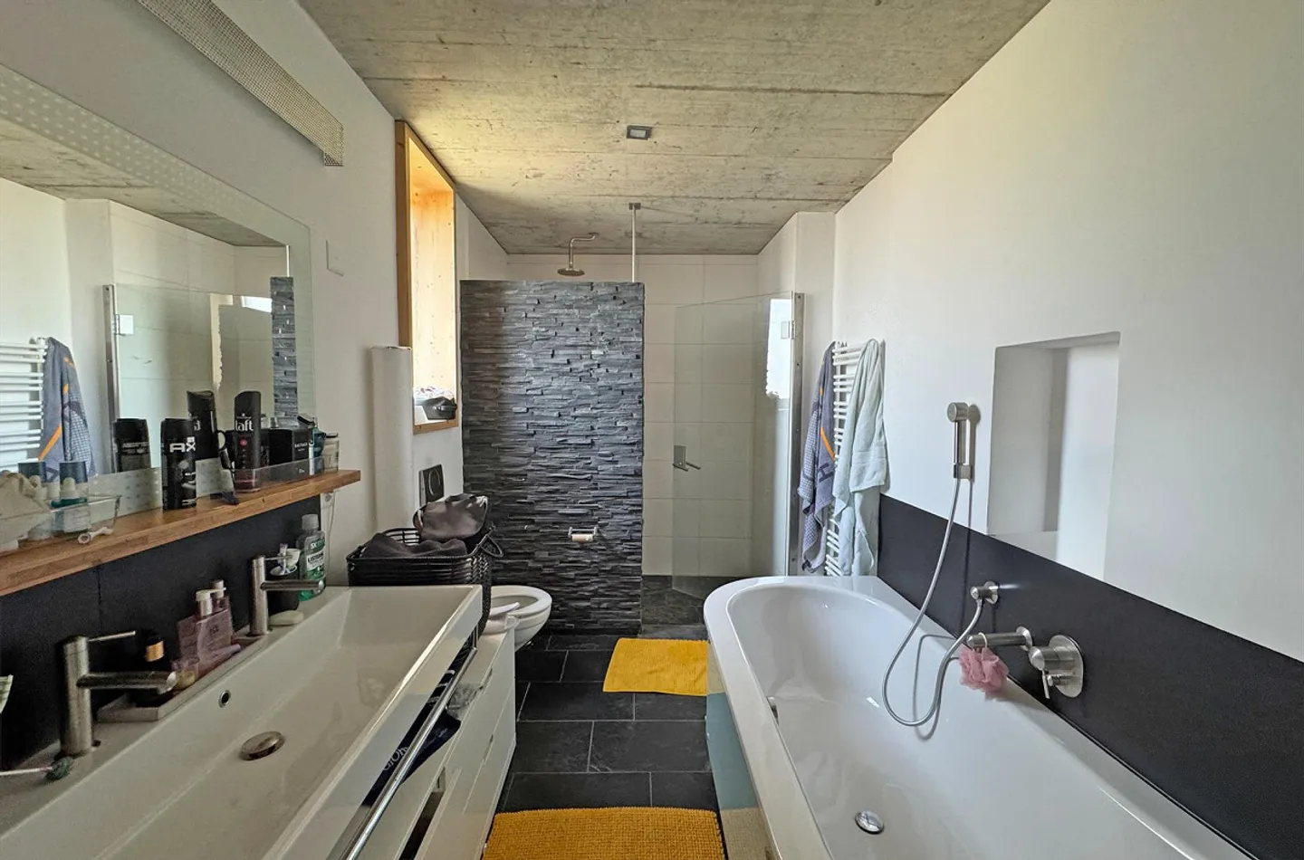 Proprietà a bassa manutenzione con molti parcheggi - Bösingen - Foto 6 di 13