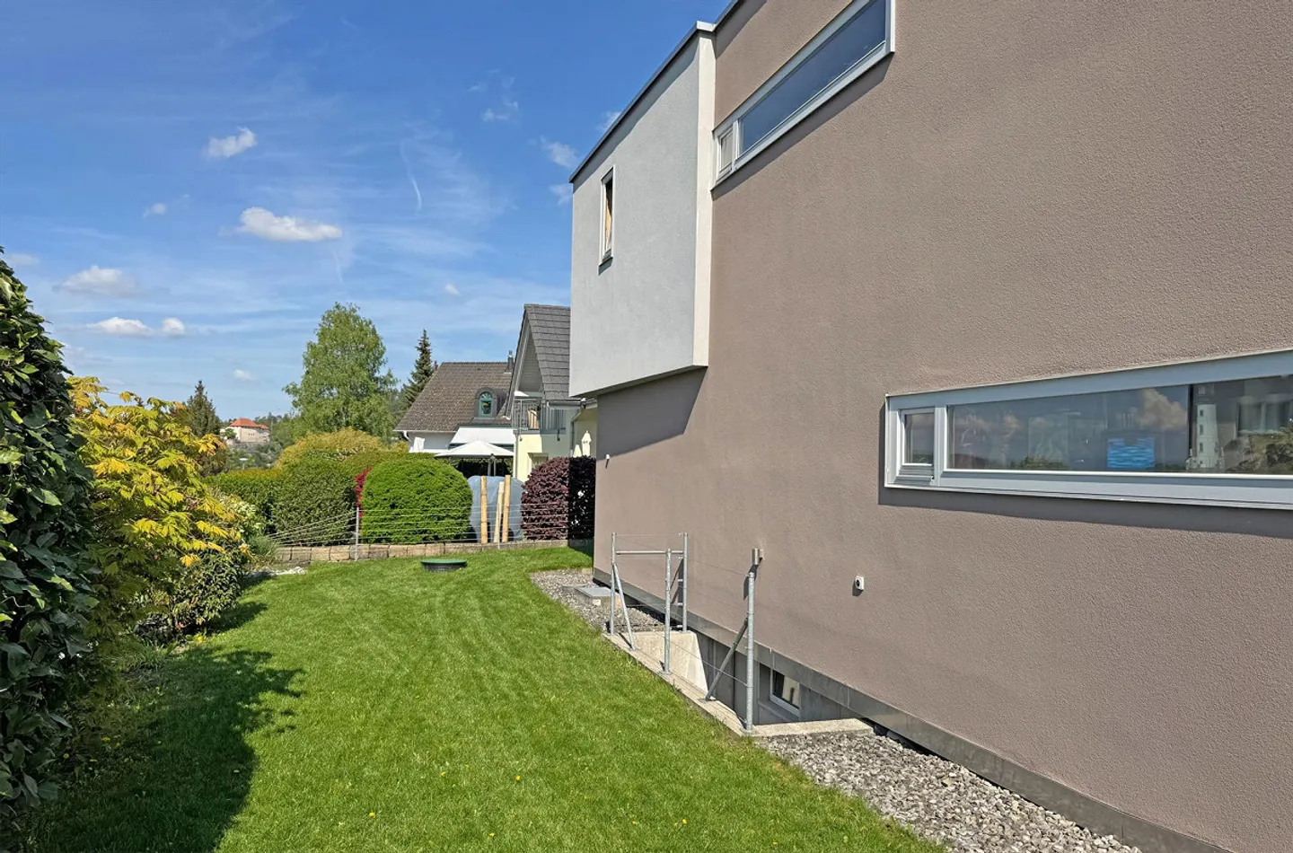 Proprietà a bassa manutenzione con molti parcheggi - Bösingen - Foto 8 di 13