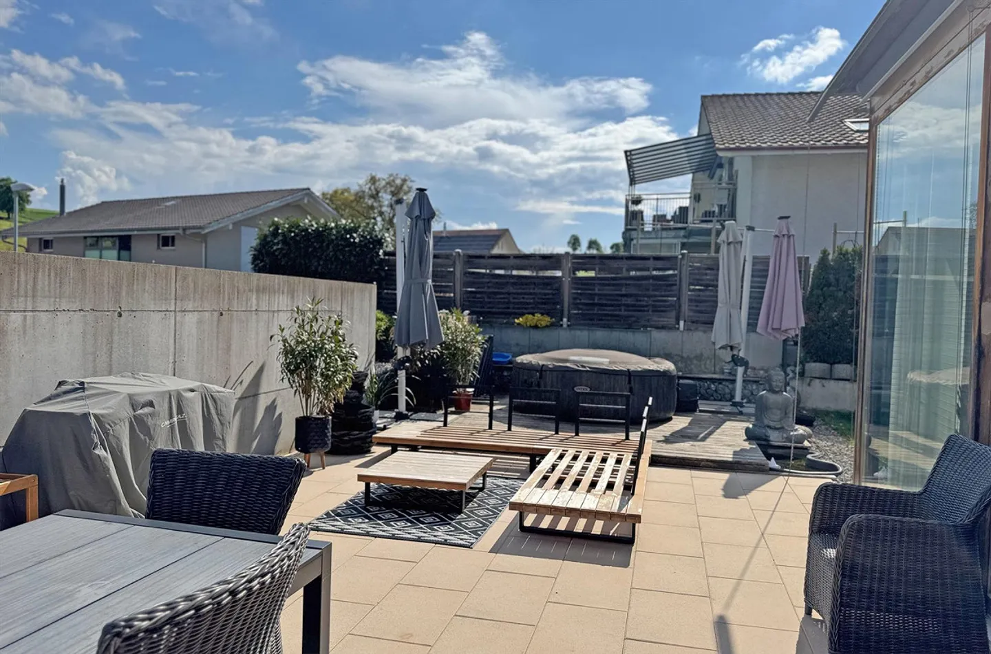 Proprietà a bassa manutenzione con molti parcheggi - Bösingen - Foto 9 di 13