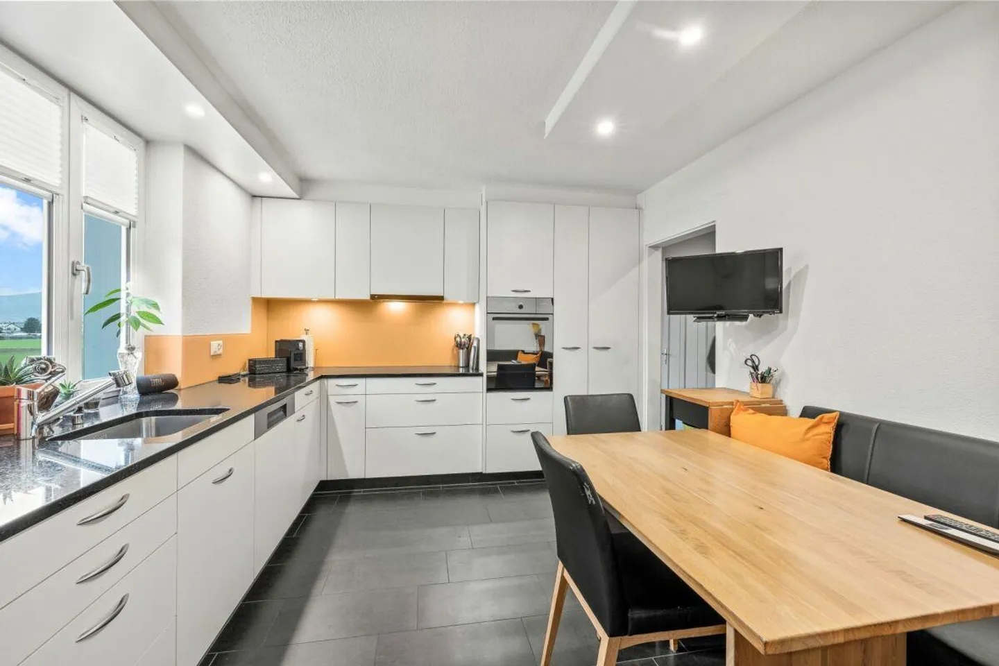 Casa bifamiliare a Suhr con grande potenziale - Foto 2 di 20