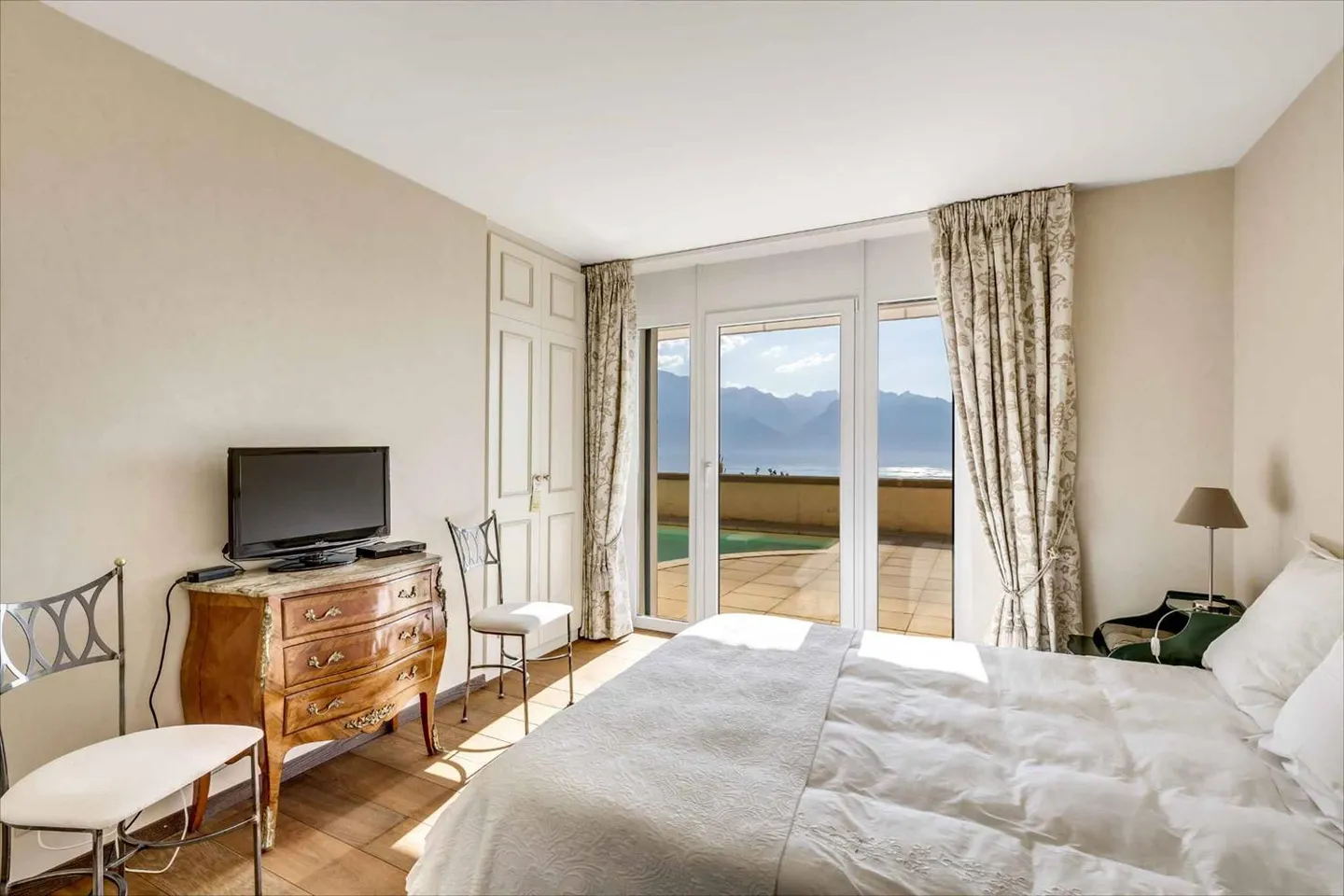 Piscina privata con vista panoramica sul lago - Foto 11 di 13