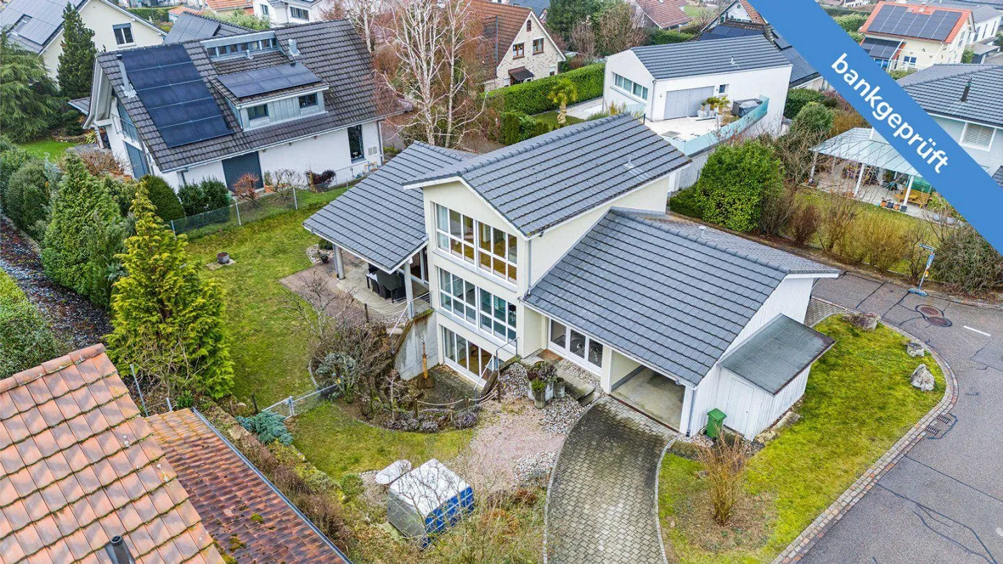 AgentSelly - Bright Single-Family House in a Quiet Neighborhood - Photo 9 of 13