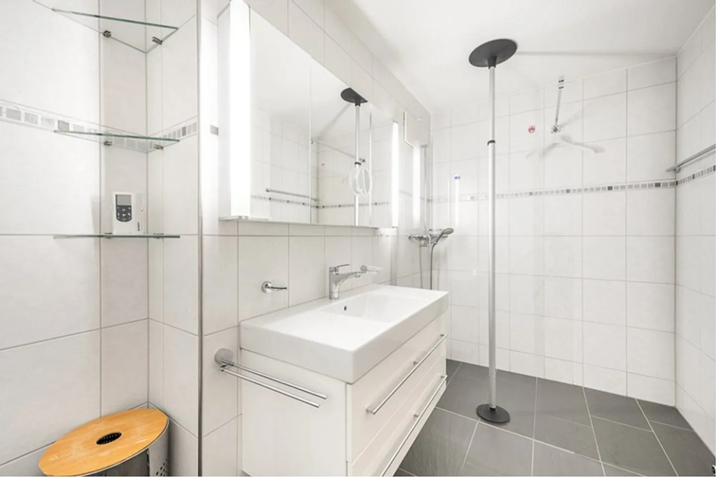 Beautiful 4½-room apartment with two balconies - Photo 5 of 13