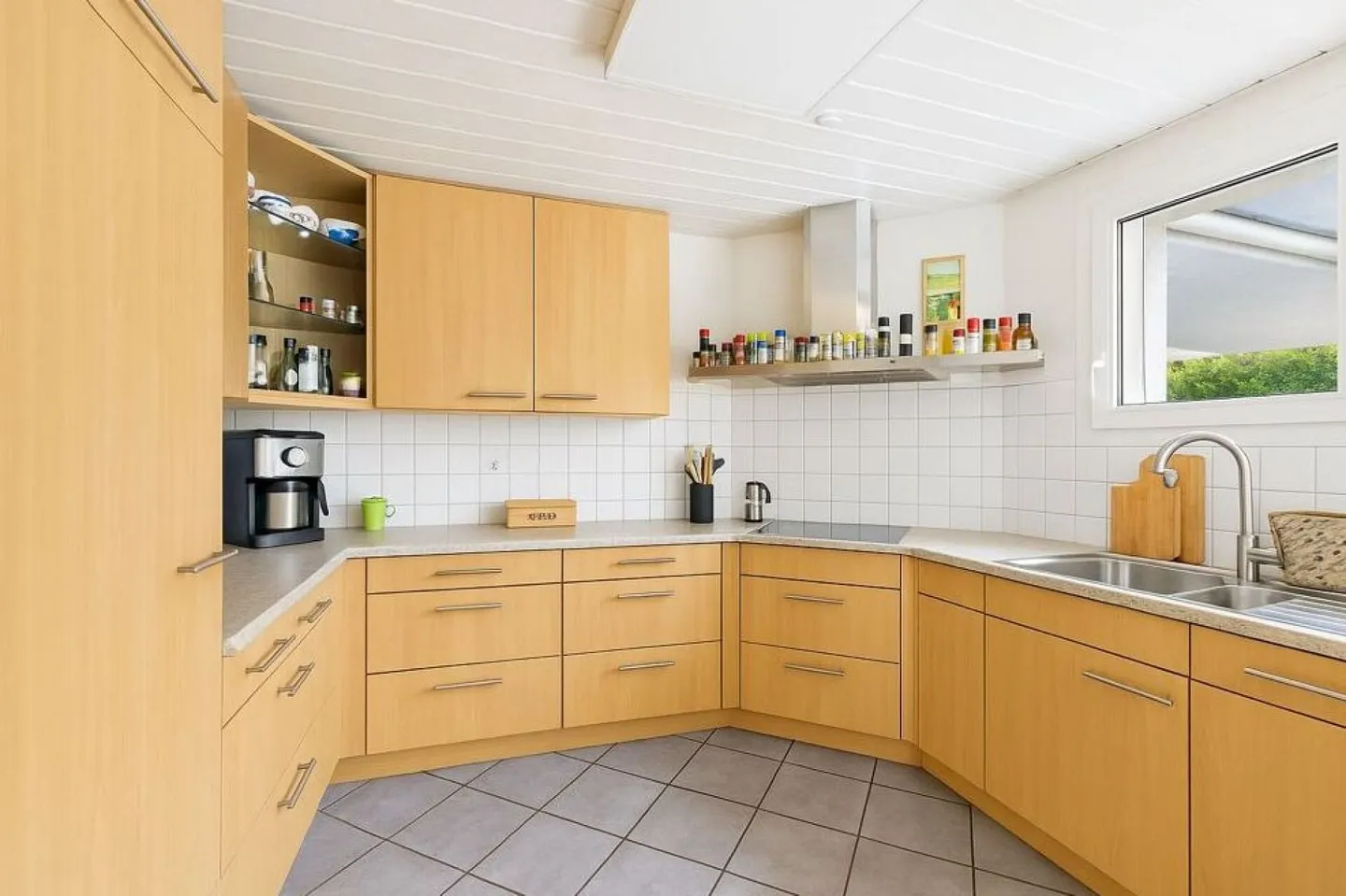 SMART HOME 5.5-7.5-DEFH CON IMPIANTO FOTOVOLTAICO, CLIMATIZZATORE, 4 STAZIONI DI RICARICA PER AUTO ELETTRICHE E TECNOLOGIA MODERNA - Foto 10 di 25