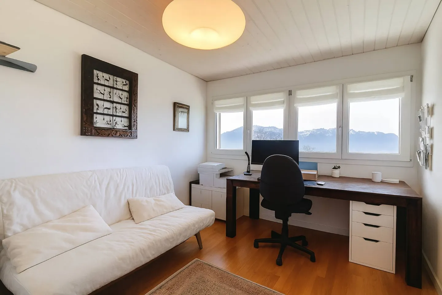 Beautiful individual property with a view of the lake and the mountains - Photo 11 of 12