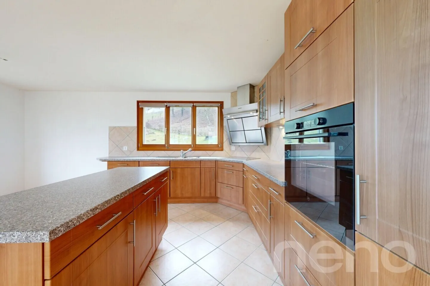 Magnificent individual villa with low charges and idyllic setting - Photo 7 of 12