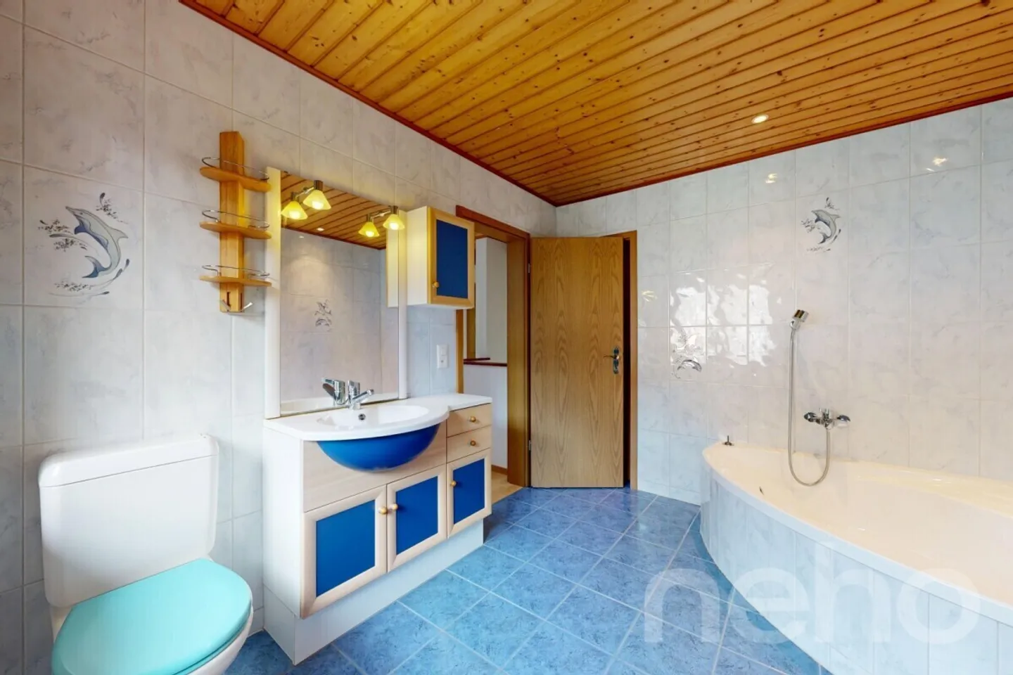 Magnificent individual villa with low charges and idyllic setting - Photo 10 of 12