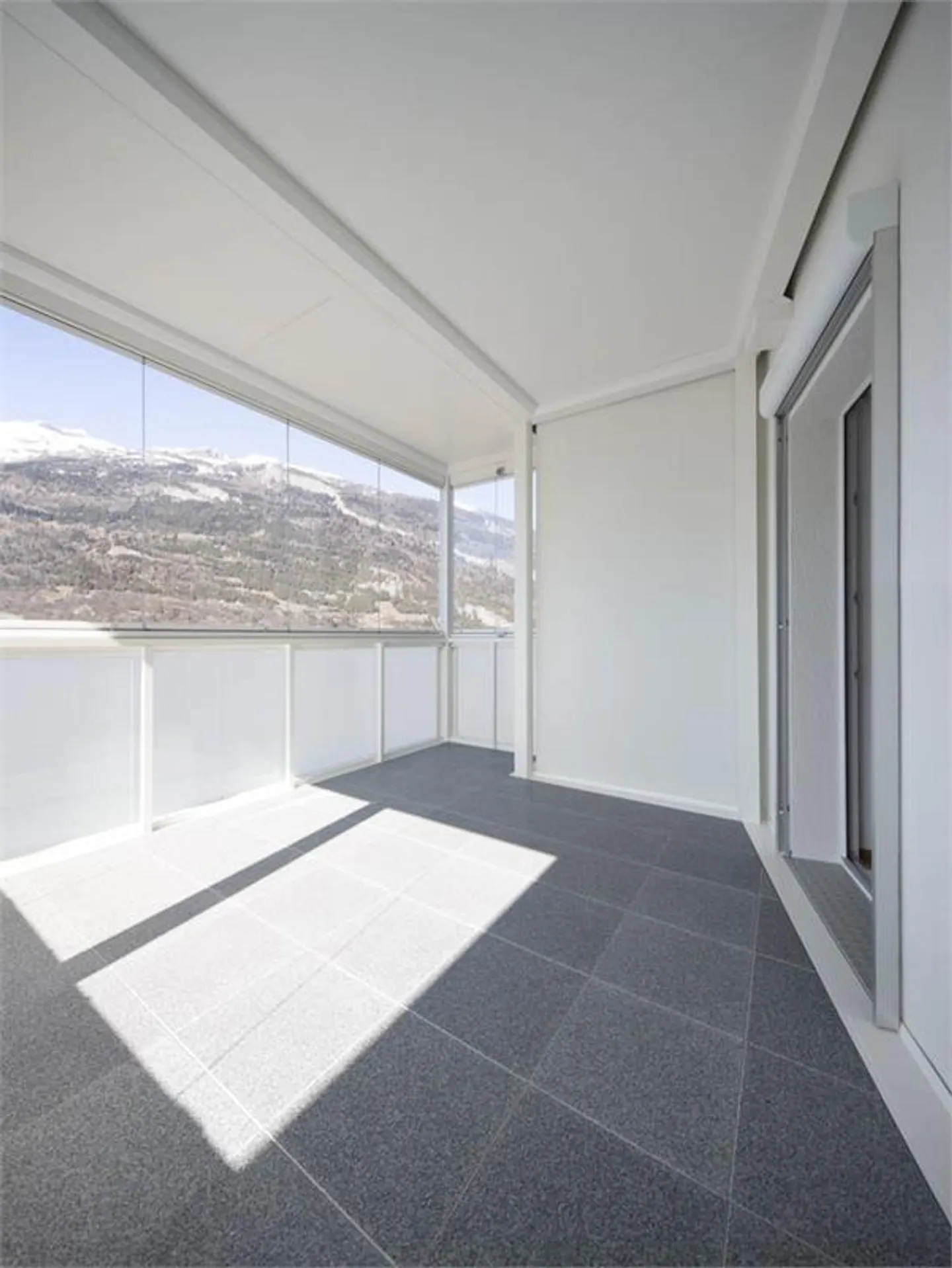 Appartement moderne de 4,5 pièces avec grand balcon - Photo 11 sur 11