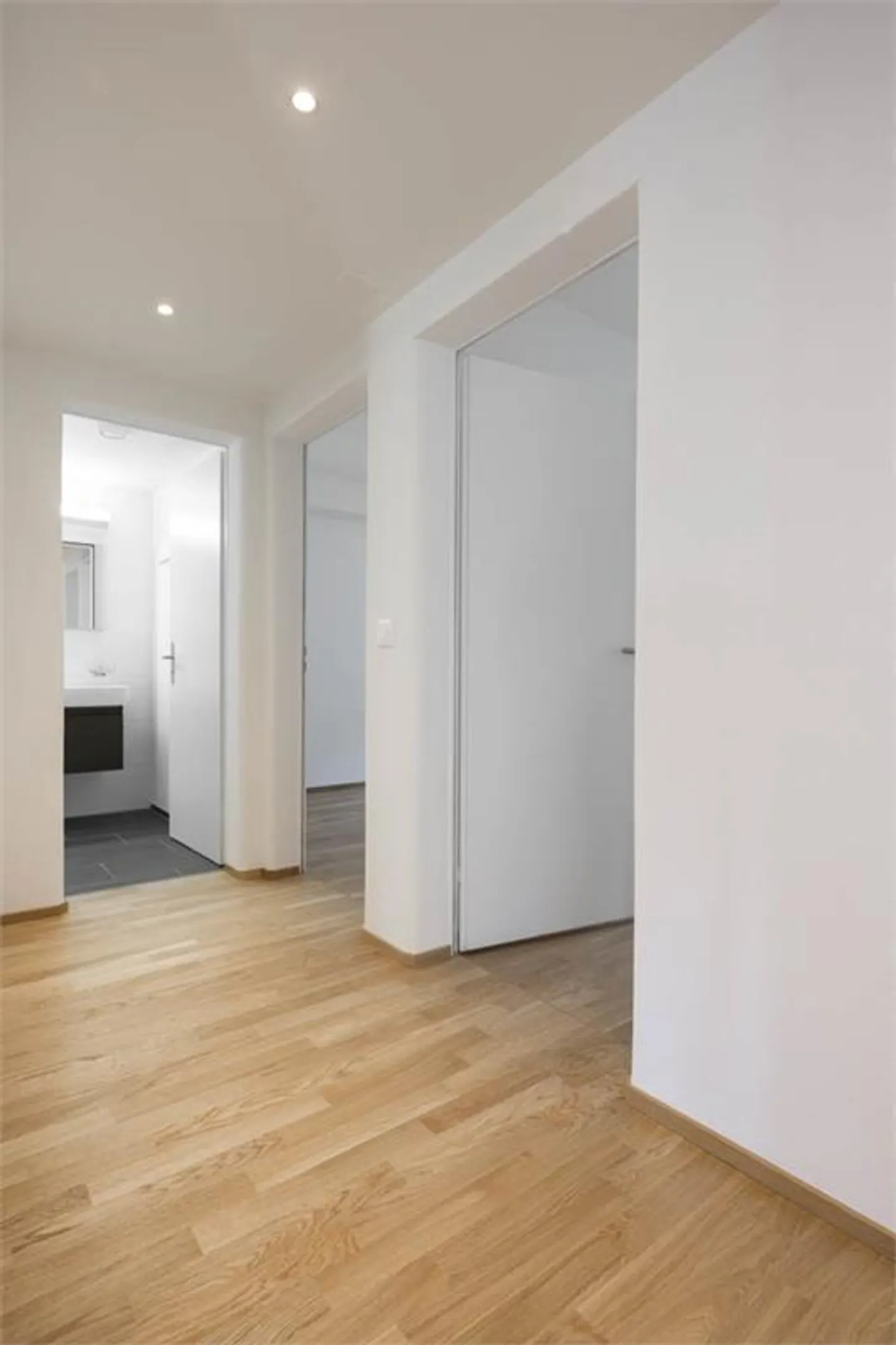 Appartement moderne de 4,5 pièces avec grand balcon - Photo 8 sur 11