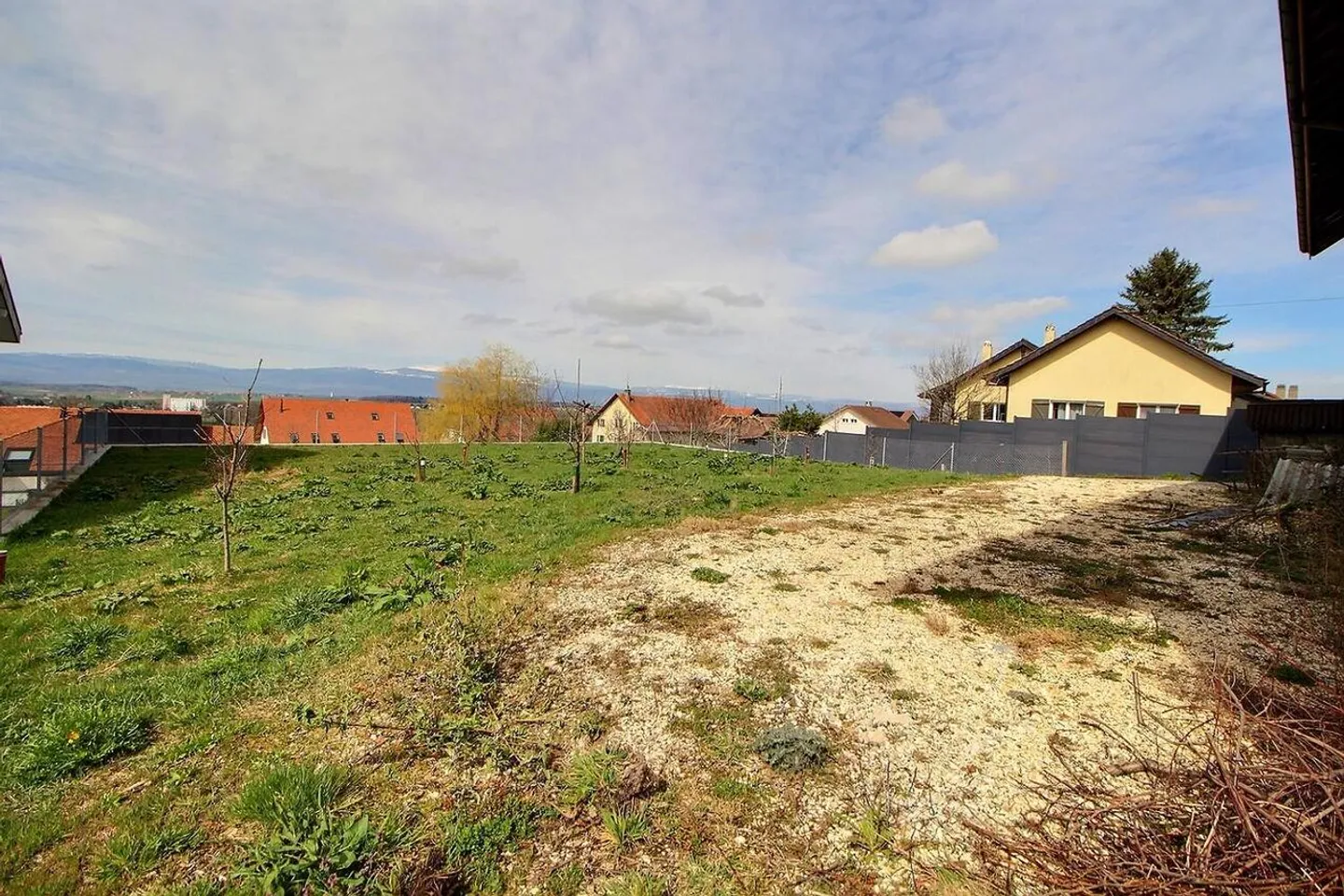 Large house in Viager, half inhabited, without pension, with great potential - Photo 12 of 13