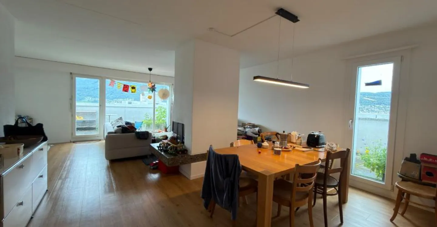 Spacious 4.5-room penthouse apartment with extensive panoramic terrace - Photo 2 of 12
