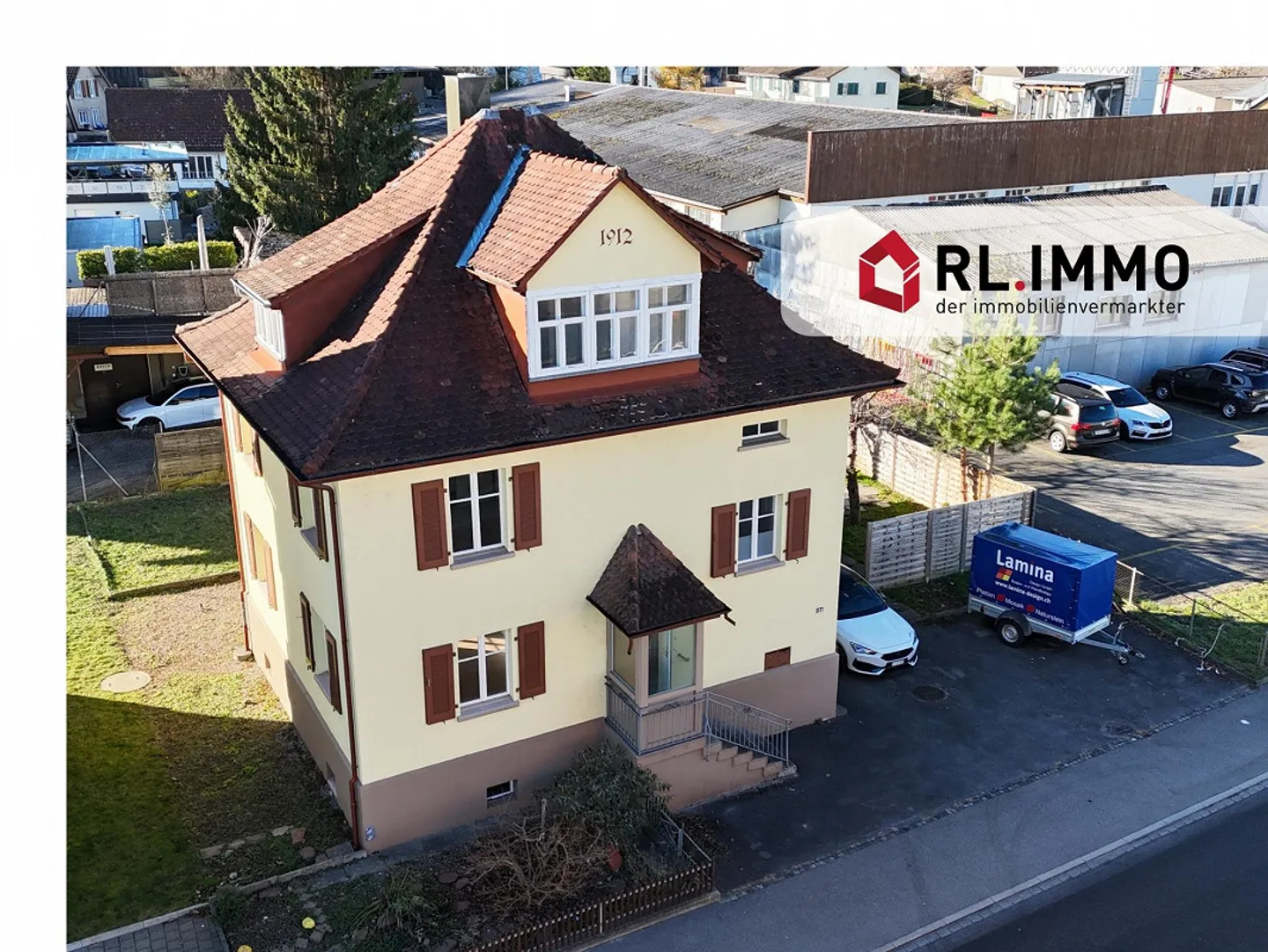 Detached house in need of renovation with potential - Photo 1 of 5