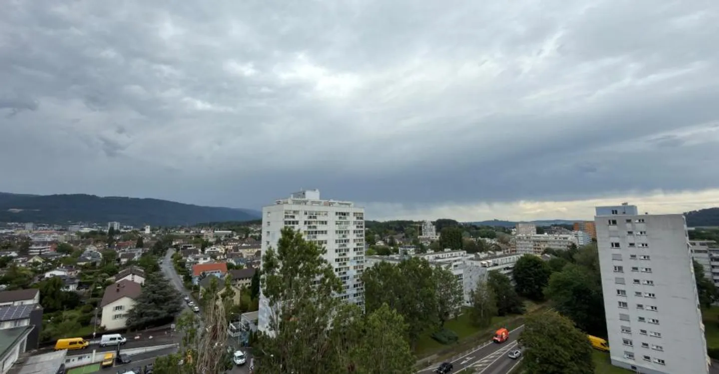 Spacious 4.5-room penthouse apartment with extensive panoramic terrace - Photo 8 of 12
