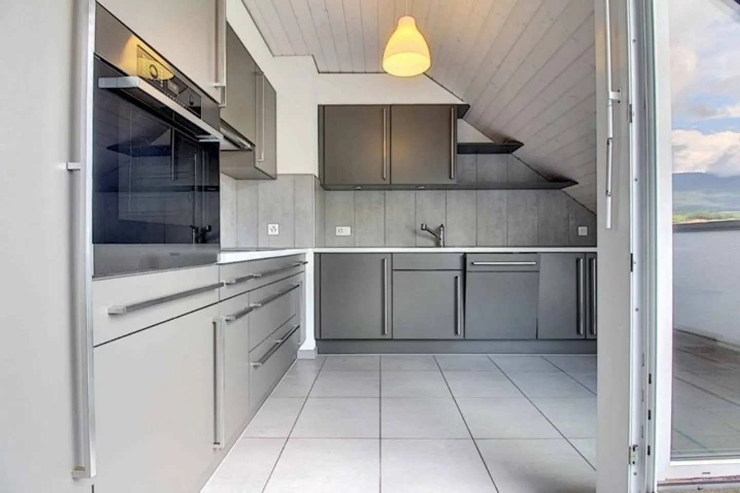 Geräumige Wohnung mit Balkon - Foto 3 von 13