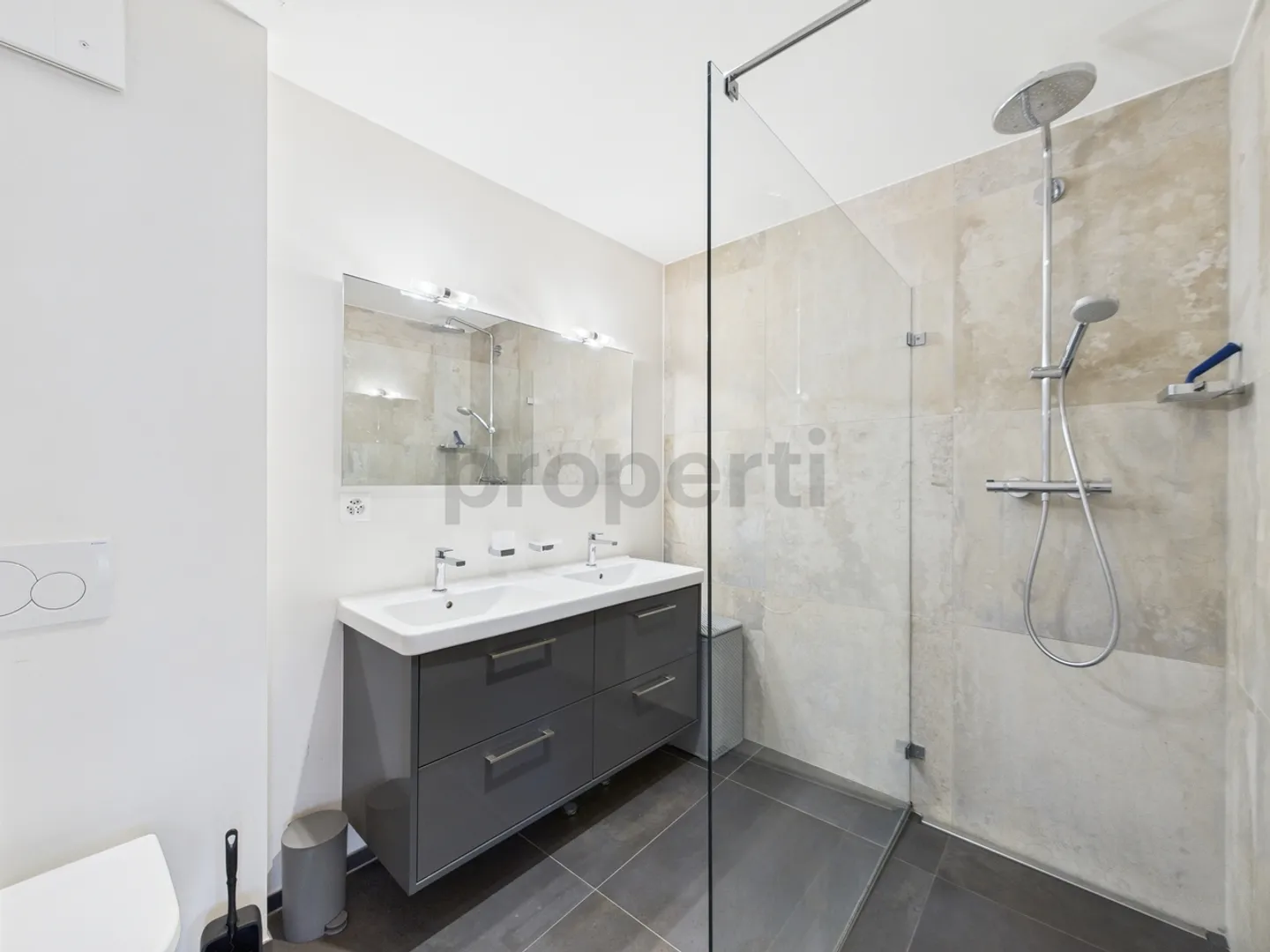 Wunderschöne Dachgeschosswohnung mit 4 Zimmern in Vevey, Kanton Waadt - Foto 11 von 13