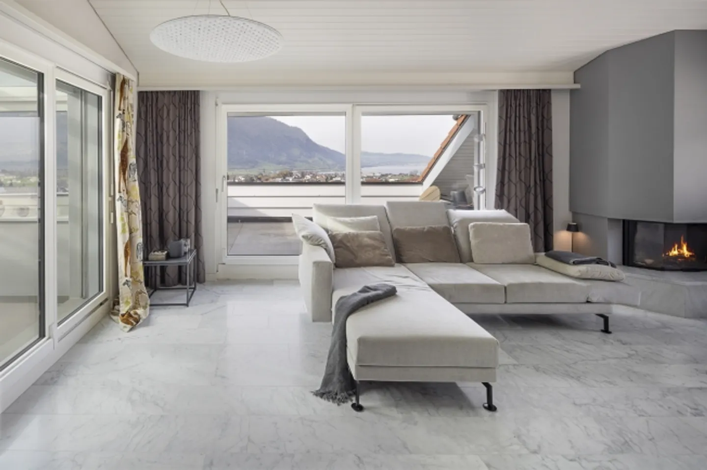 Dream view of lake and mountains in a central and quiet location - Photo 1 of 15