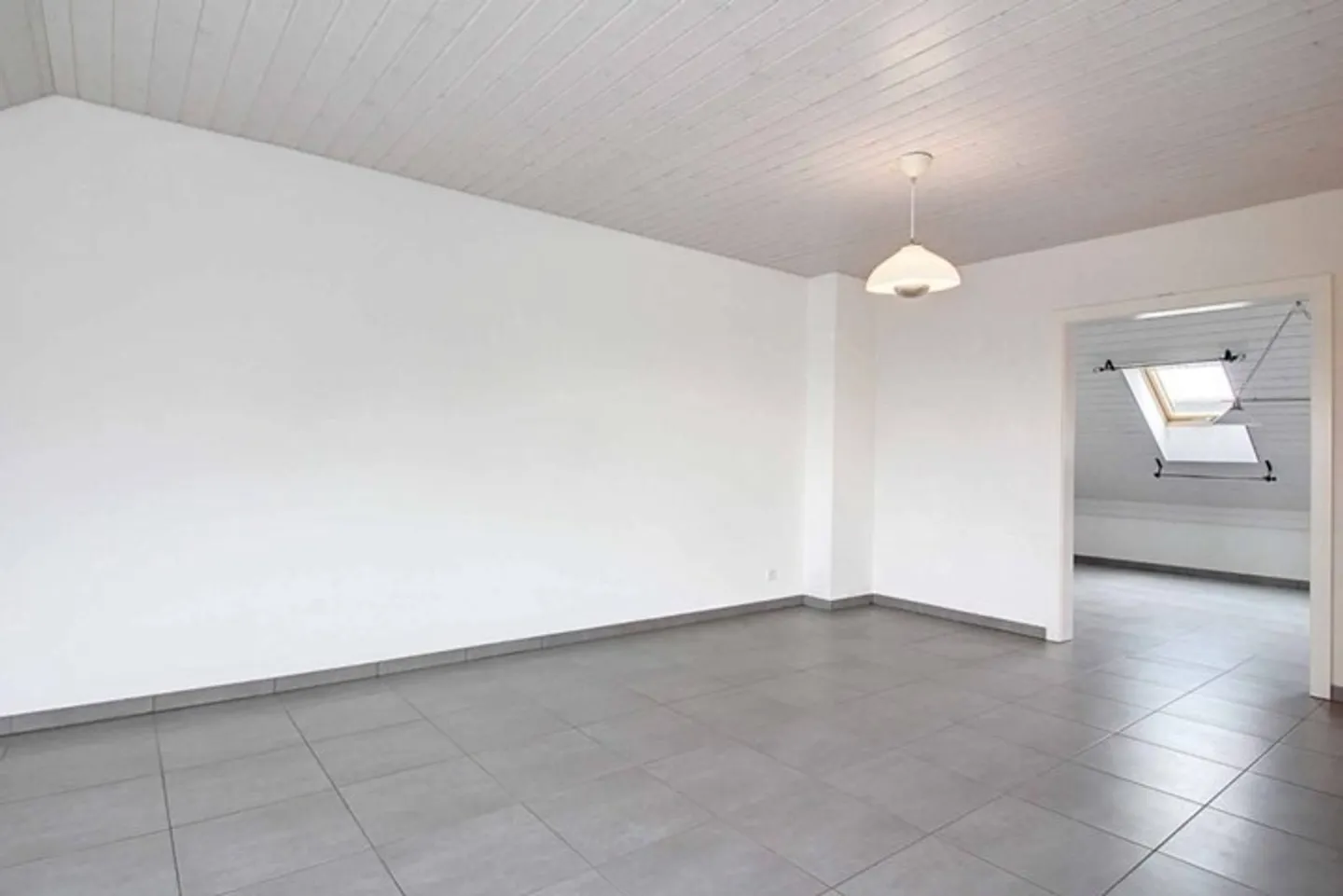 Geräumige Wohnung mit Balkon - Foto 4 von 13