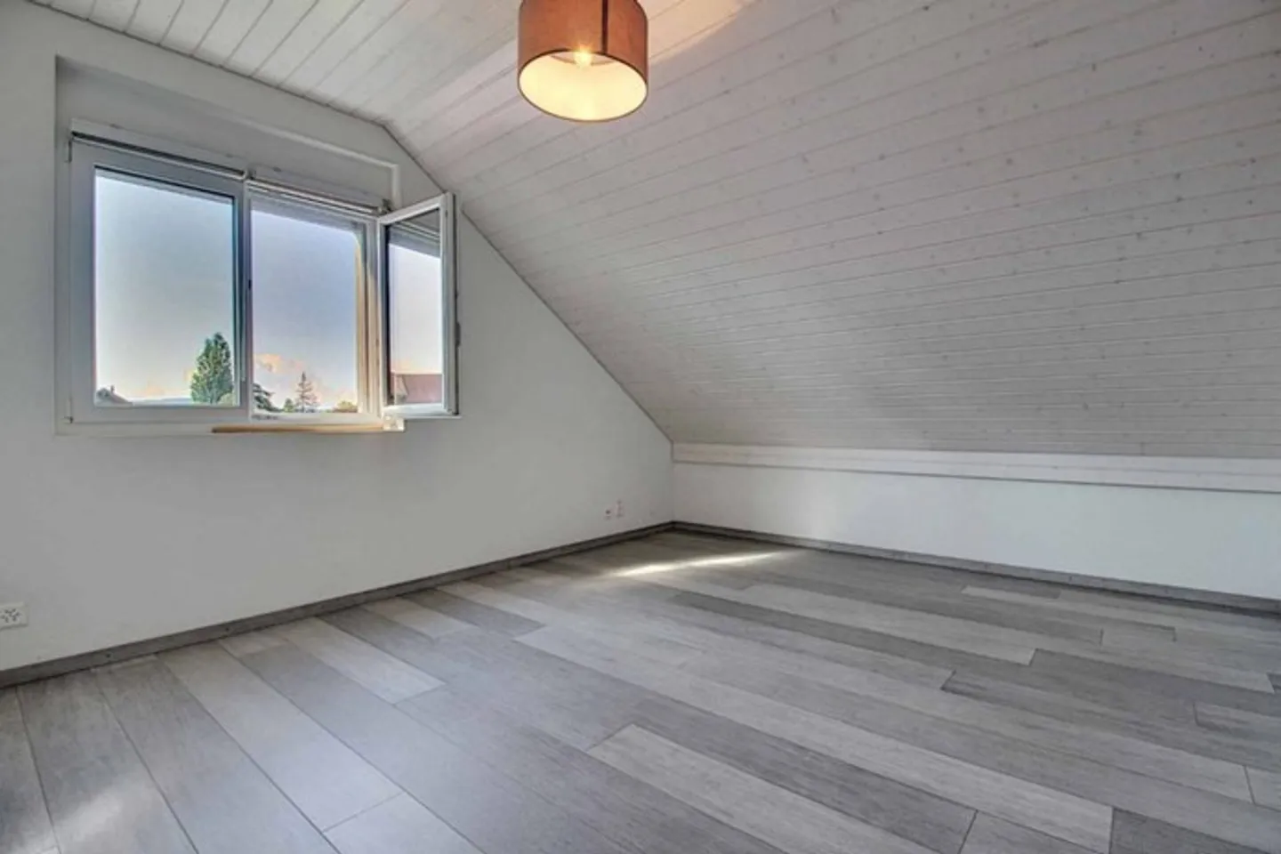 Geräumige Wohnung mit Balkon - Foto 7 von 13