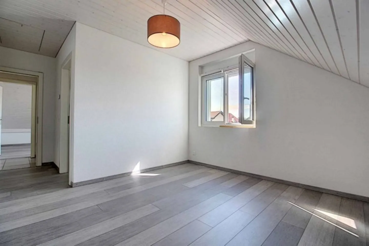 Geräumige Wohnung mit Balkon - Foto 8 von 13