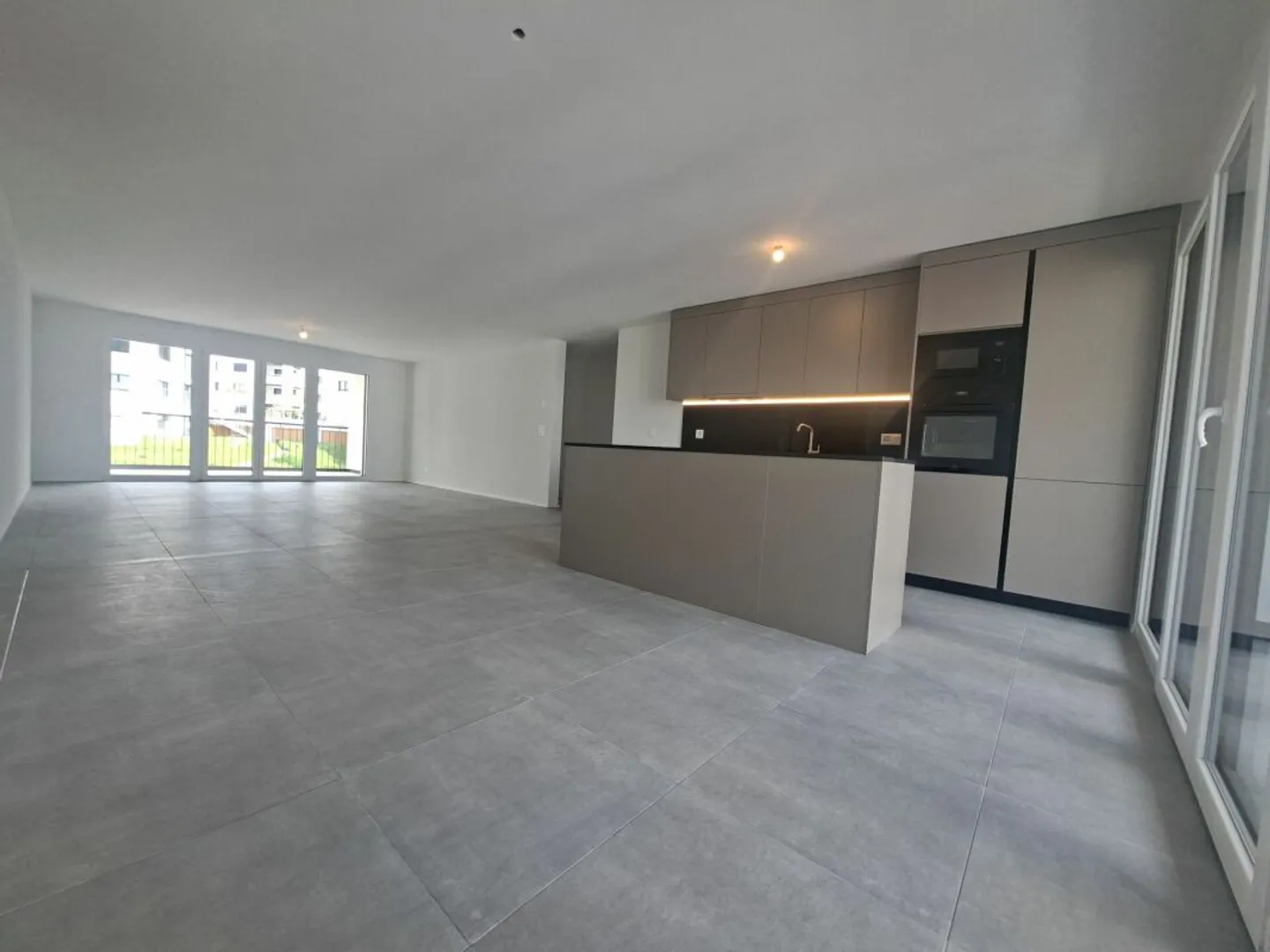 Modern 3.5 Room Apartment - Photo 1 of 12