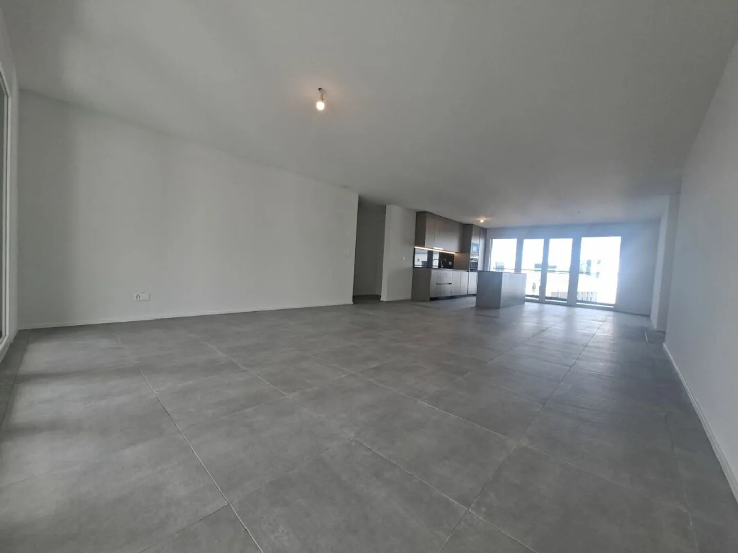 Modern 3.5 Room Apartment - Photo 2 of 12