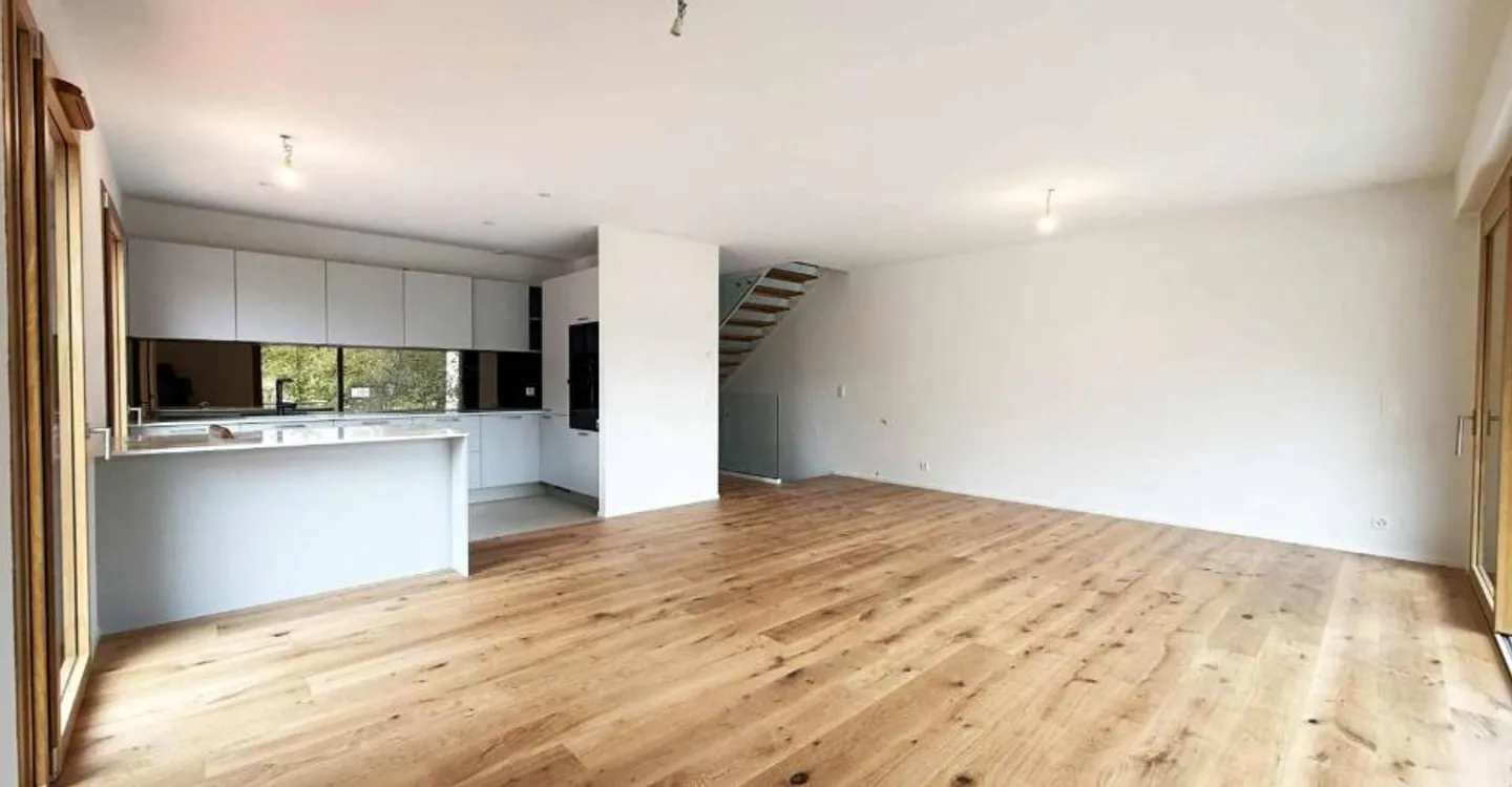 Letzte Lose - Neue Stadthaus in einem bewaldeten Park - Foto 2 von 9