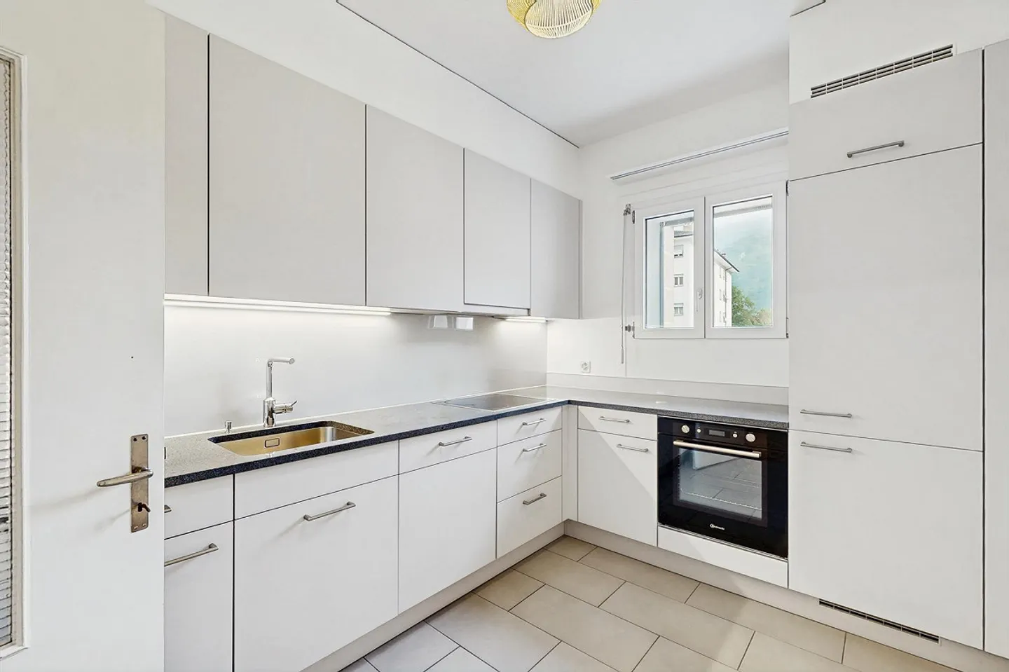 Wohnen in der Nähe des Zentrums: renoviert mit wunderschönem Blick - Foto 2 von 12