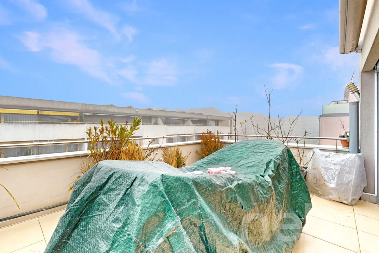 Located in the heart of Châtelaine - Photo 3 of 12