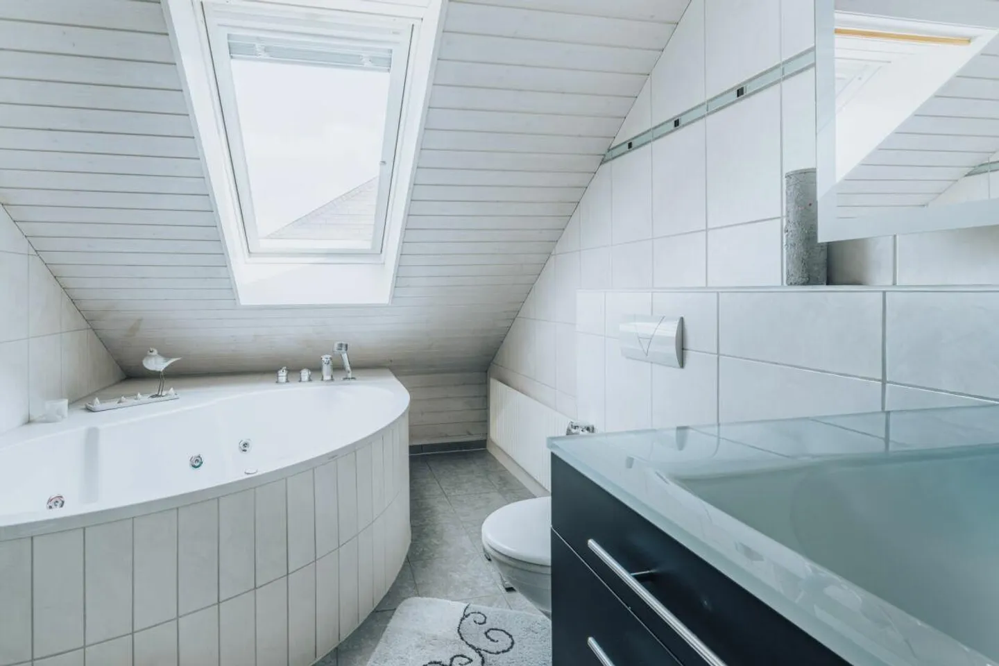 Appartement sous les combles de 4,5 pièces : Vie idyllique sur le Finkenweg - Photo 8 sur 9