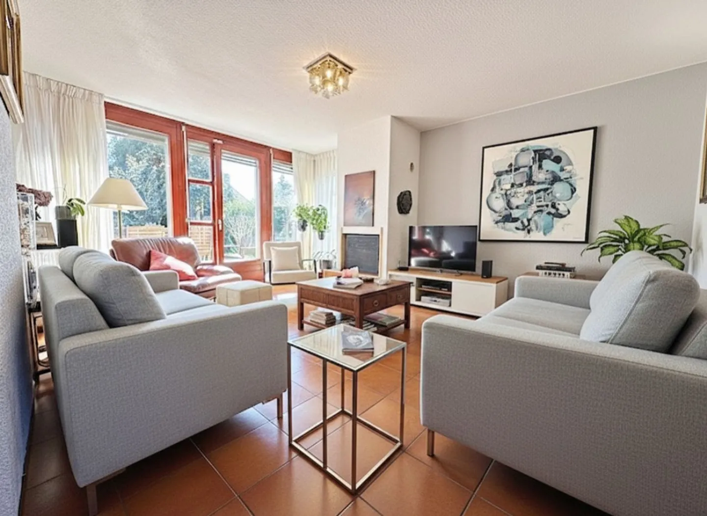 Belle villa jumelée avec 6 pièces / 4 chambres / beau jardin arboré et clôturé - Photo 2 sur 9