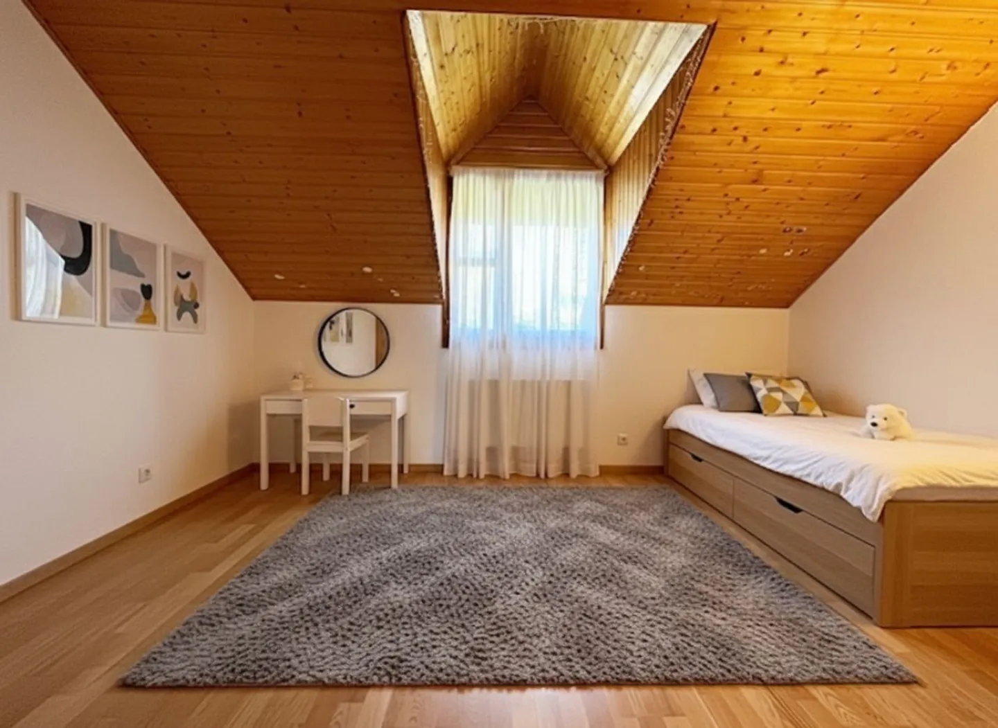 Belle villa jumelée avec 6 pièces / 4 chambres / beau jardin arboré et clôturé - Photo 5 sur 9