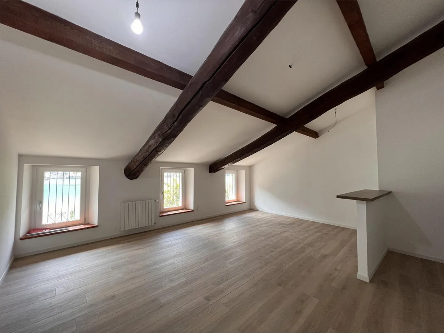 2.5-ROOM ATTIC APARTMENT RENOVATED - Photo 3 of 8