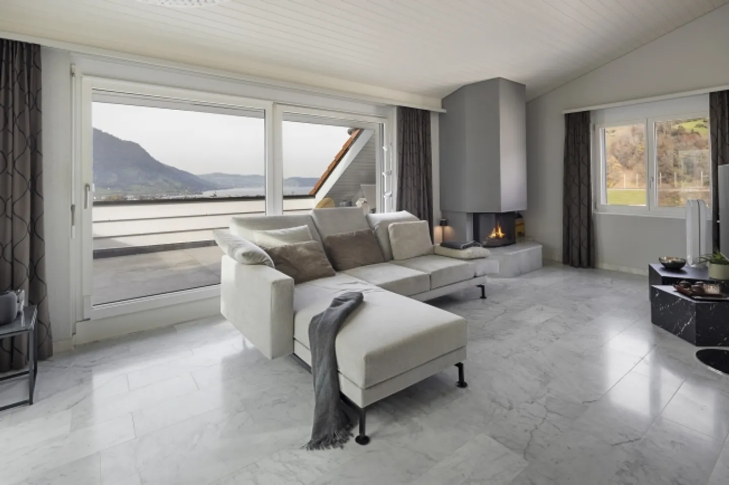 Dream view of lake and mountains in a central and quiet location - Photo 5 of 15